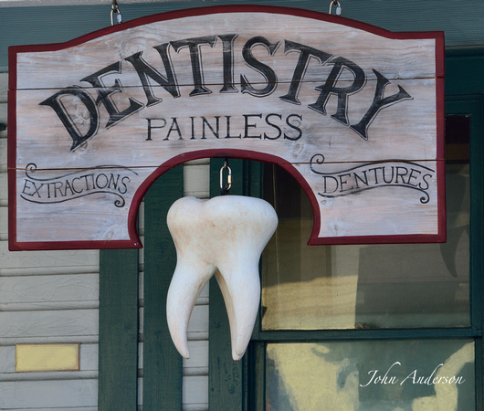 old-time-dentist-sign